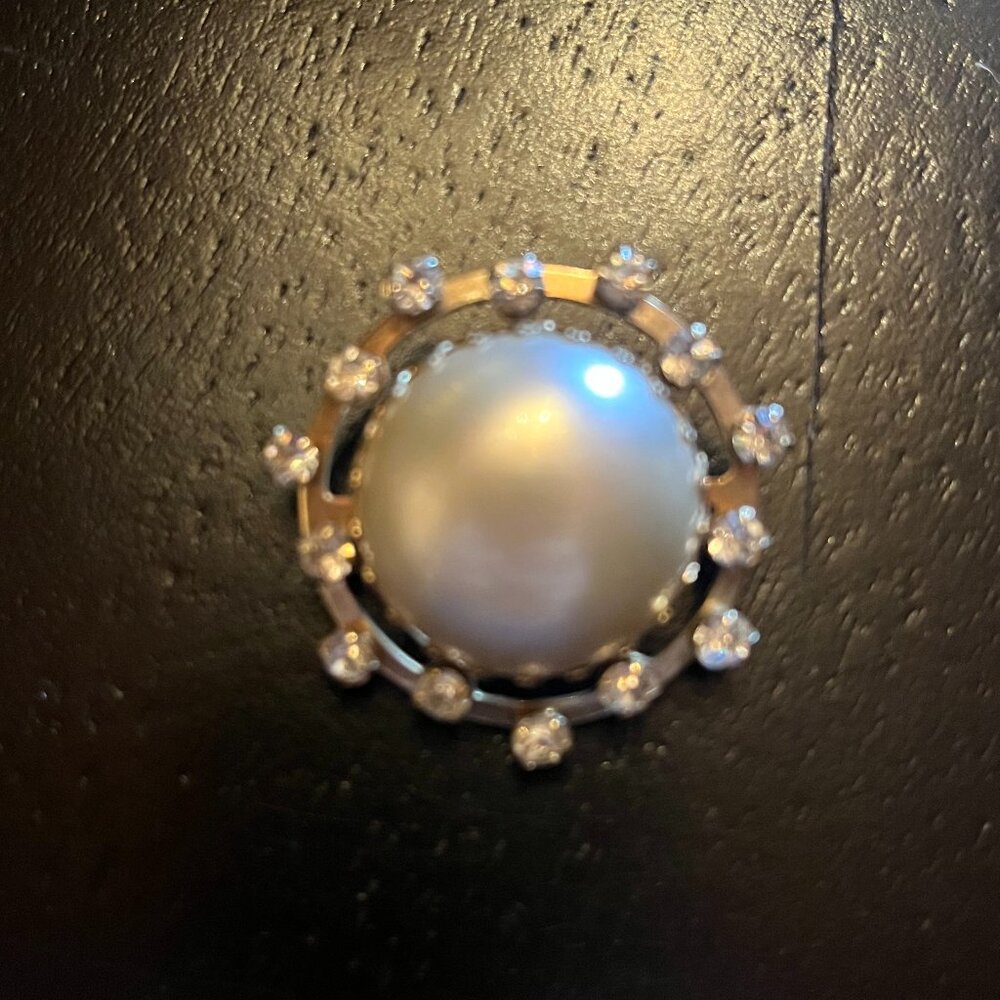 Vintage Gold Tone Faux Pearl and Rhinestone Circle Brooch